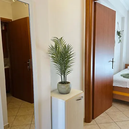 Artemis Apartament Néa Péramos